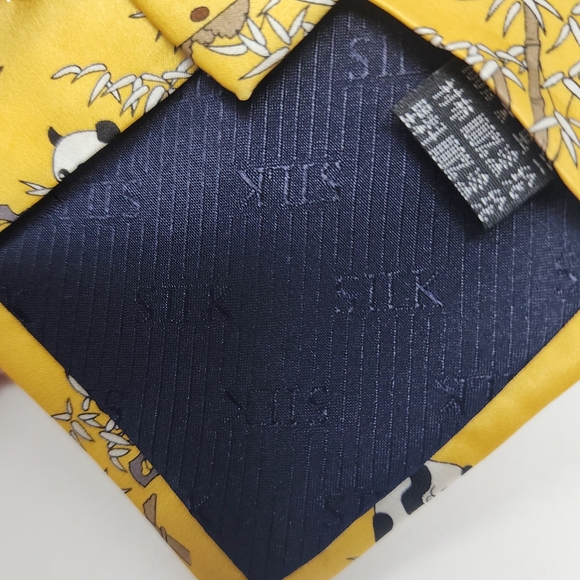 Men's Yayisizu Panda Silk Tie - Picture 8 of 9